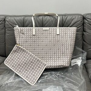 NWT Tory Burch Ever Ready Tote、Ready for anything.